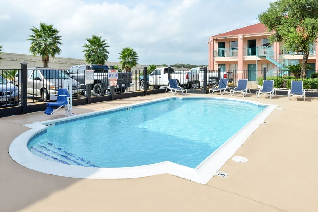 Americas Best Value Inn Clute Konforlar fotoğraf