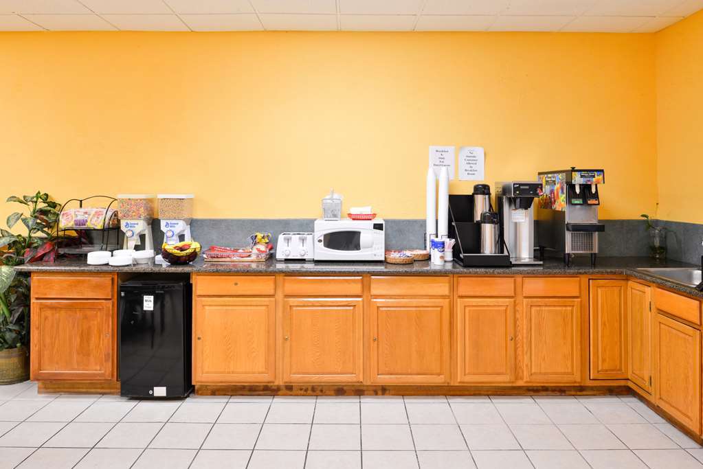 Americas Best Value Inn Clute Konforlar fotoğraf
